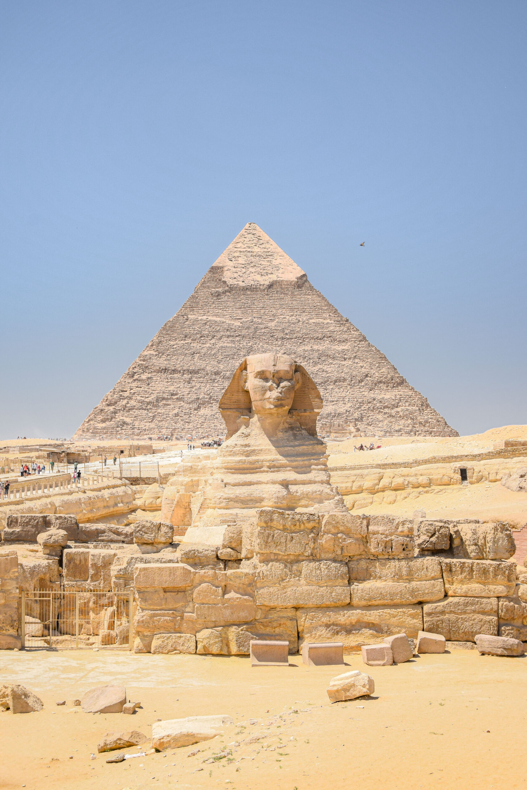 Visiter les pyramides de Gizeh : entre mythe, histoire et expérience vécue