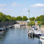 Paris au fil de l&rsquo;eau : de la Seine aux canaux, entre ponts et péniches